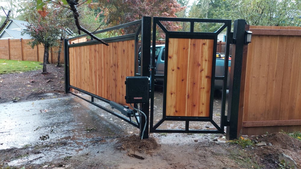 Customer reviews and testimonials for nearby fence businesses